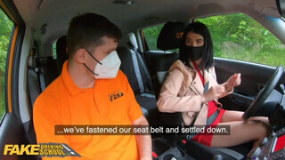Fake driving School - Lady Dee a félvér csajszi inkább kefélni akar