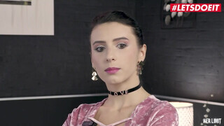 HerLimit - Nelly Kent méretes kannás román lány szereti hátsó bejáratba