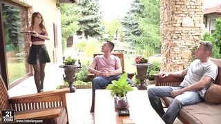 Vékony tini csajszi dupla pélót kapott