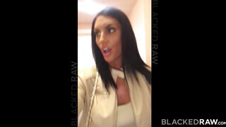 August Ames muffját csoki hapsi reszeli