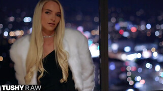 TUSHYRAW - Lana Sharapova a szőrös pinás világos szőke lány