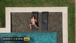 BRAZZERS - Jolee Love a hatalmas csöcsű fiatal lány