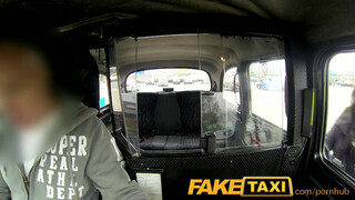 FakeTaxi - a kicsike lopós fekete csajszi megbánja amit tett
