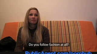 PublicAgent - Bella Karina a méretes tőgyes világos szőke