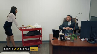 Brazzers - Ella Knox az óriás cickós spanyol lány