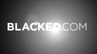 BLACKED - Tini csajok élvezi a néger faszokat