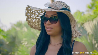 Bethany Benz a szexkedvelő latin amerikai milf - Brazzers