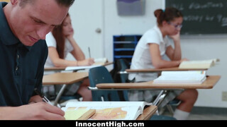 InnocentHigh - Izzy Bell a tanár előtt szexel