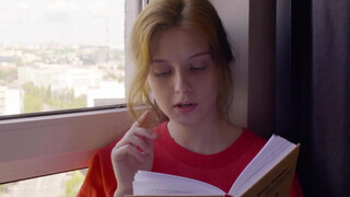 ULTRAFILMS - bombázó tini lány begerjed egy könyvre