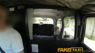 FakeTaxi - Rio Lee a hatalmas cickós fekete csaj
