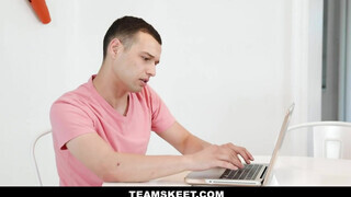 Szomszéd csajszi imád lovagolni - TeamSkeet