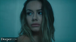 Deeper - Naomi Swann a perverz kicsike lány