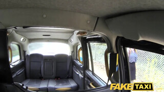 Fake Taxi - idősebb lány méretes farkat akar