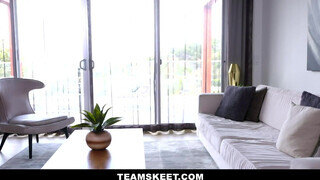 TeamSkeet - Gwen Vicious méretes feneke megkefélve