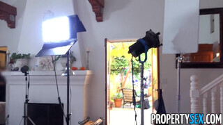 PropertySex - Riley Reid mint ingatlanos tini lány