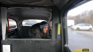 Fake Taxi - Capri Lmonde a izgató csoki lány