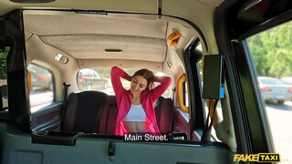 Fake Taxi - Sportos lány bekúrva a taxiban