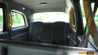 Fake Taxi - Mia Evans bekapja a taxis farkát