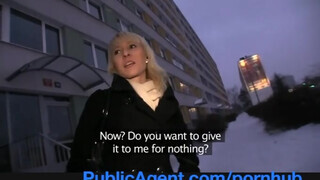 PublicAgent - Laura benne van a dugásban