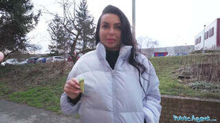 Public Agent - Arish a méretes mellű ukrán milf