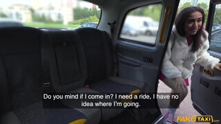 Fake Taxi - Vékony hatalmas tőgyes latin amerikai lány