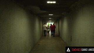 DevilsGangbangs - Kolumbiai milf csoportos szex szexelése