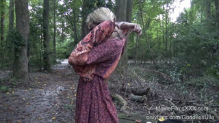 MoxieFilms - Méretes kannás hippi lány