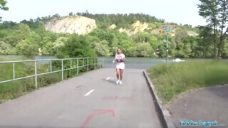 Public Agent - Méretes mellű formás seggű csaj