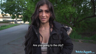 Public Agent - Alicia Trece a fogszabályzós latina lány