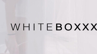 WHITEBOXXX - csodaszép, bombázó lány az ágyban