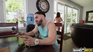 BANGBROS - Crystal Chase a méretes cickós latin amerikai lány