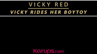 Vicky Red fiatal manussal kúr