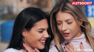 Apolonia Lapiedra és Rebecca Volpetti kolumbiai tini erotikus leszbi sex