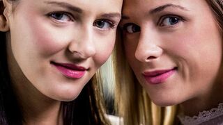 Kísérts meg, lányok! - Cristal Caitlin és Kira Zen csábító játéka