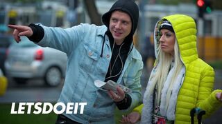 Jessie Volt francia ribanc vadul átvonva idegen hatalmas farkkal