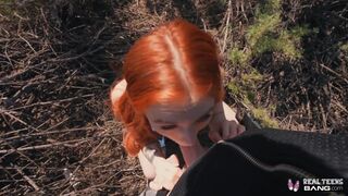 Vörös hajú szexi tini Madi Collins vadul játszik a punciával és keményen rászabadul a hatalmas farkára