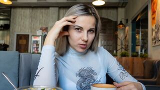 Távirányítós vibrátor zsúfolt kávézóban - Letty black izgalmak