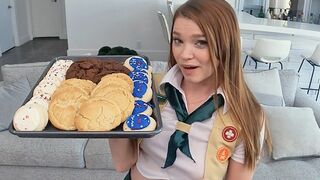 Tini fekete hajú szépség, Mazy Myers vadul megdolgozik egy vastag faszért cookie girlként POVD-n
