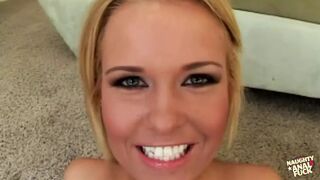 Sasha Knox napbarnított bőrén simítom végig a naptejet, mielőtt a torkába és a fenekébe mélyednék