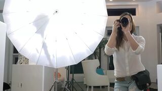 Jillian Janson és Aiden Ashley forró, érzéki testek összekapcsolódása a fotózás alatt